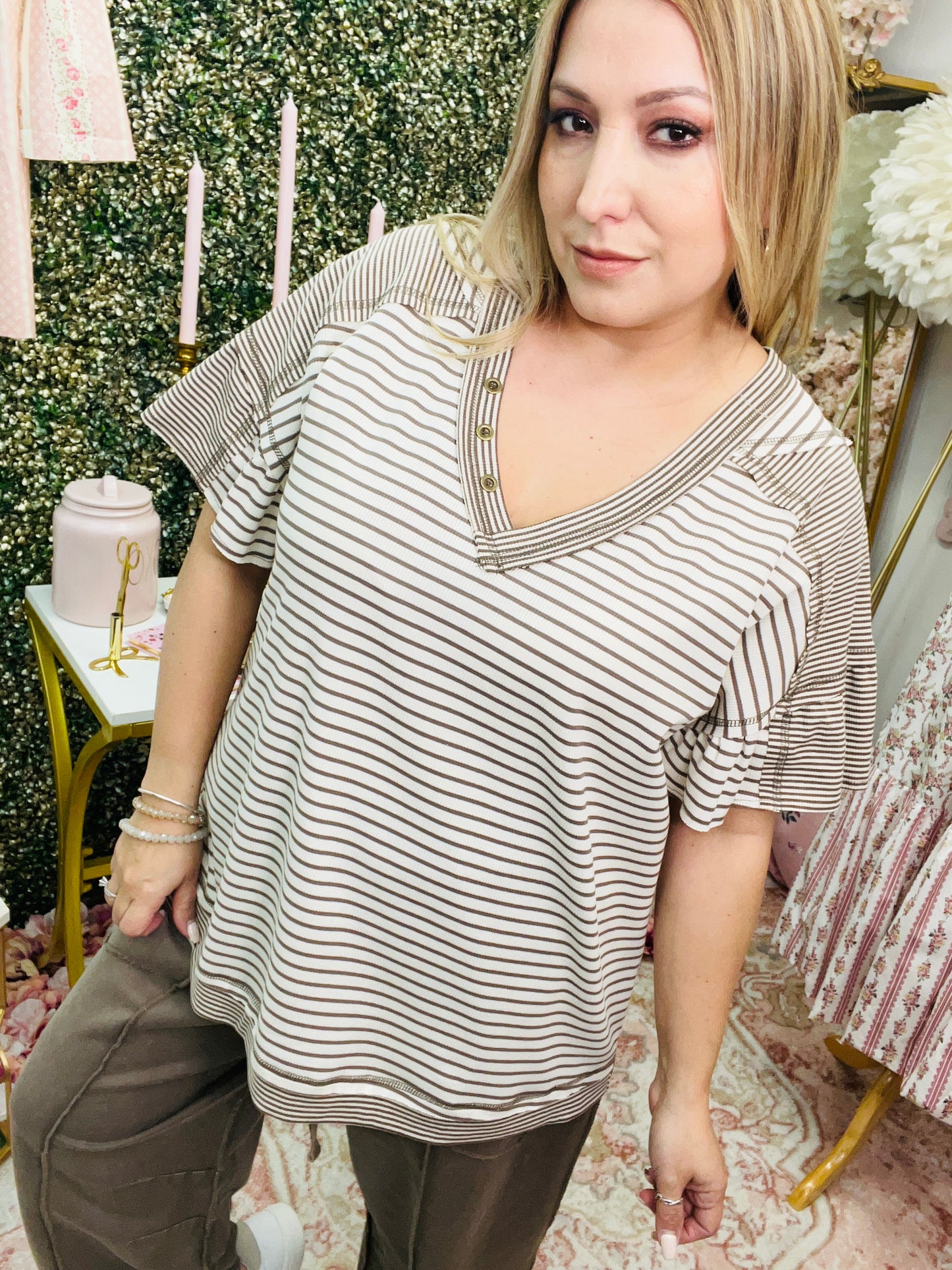 STRIPED KNIT V NECK TOP - MOCHA