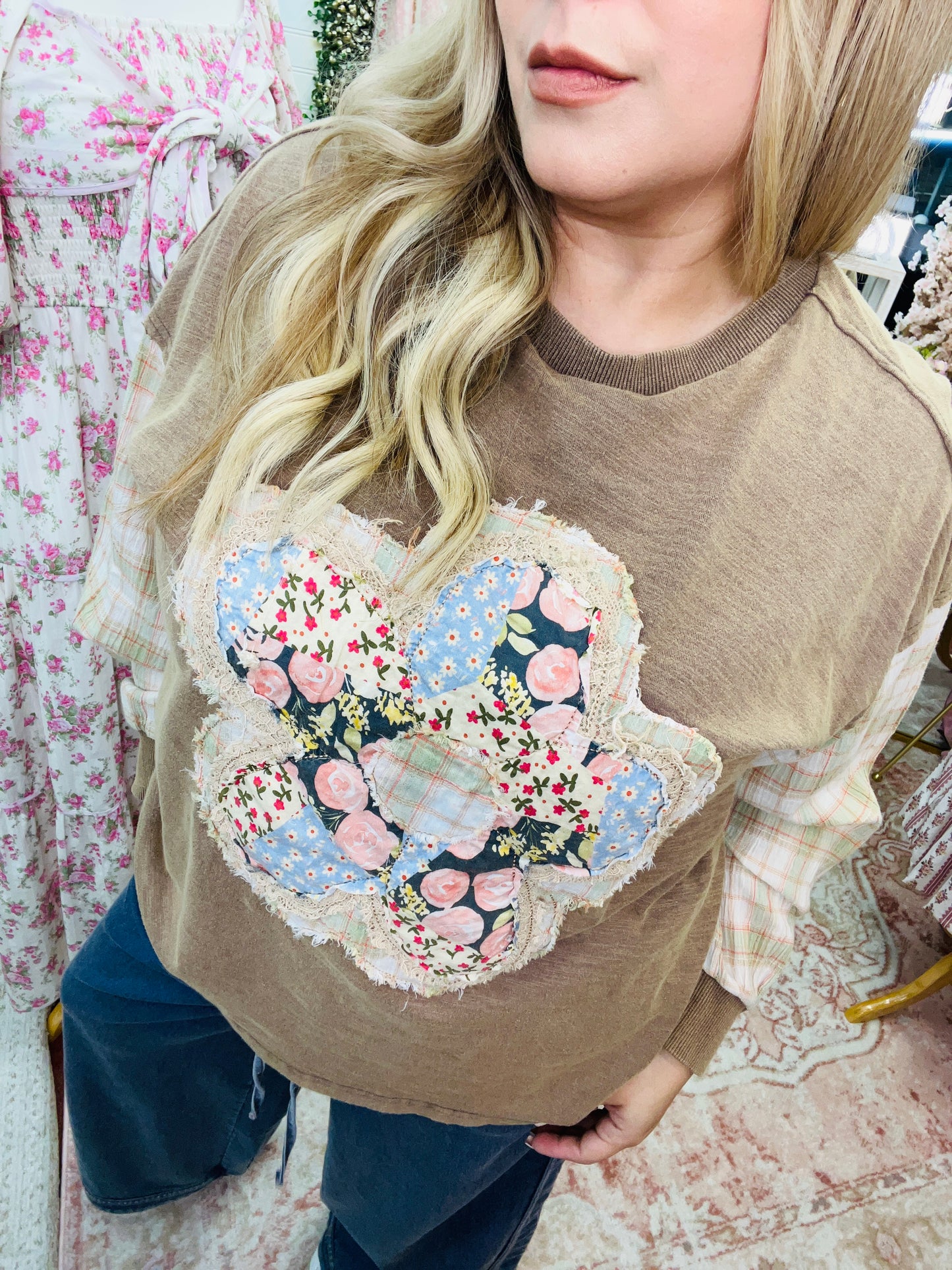 FLOWER PATCH FRONT WASHED COTTON TOP