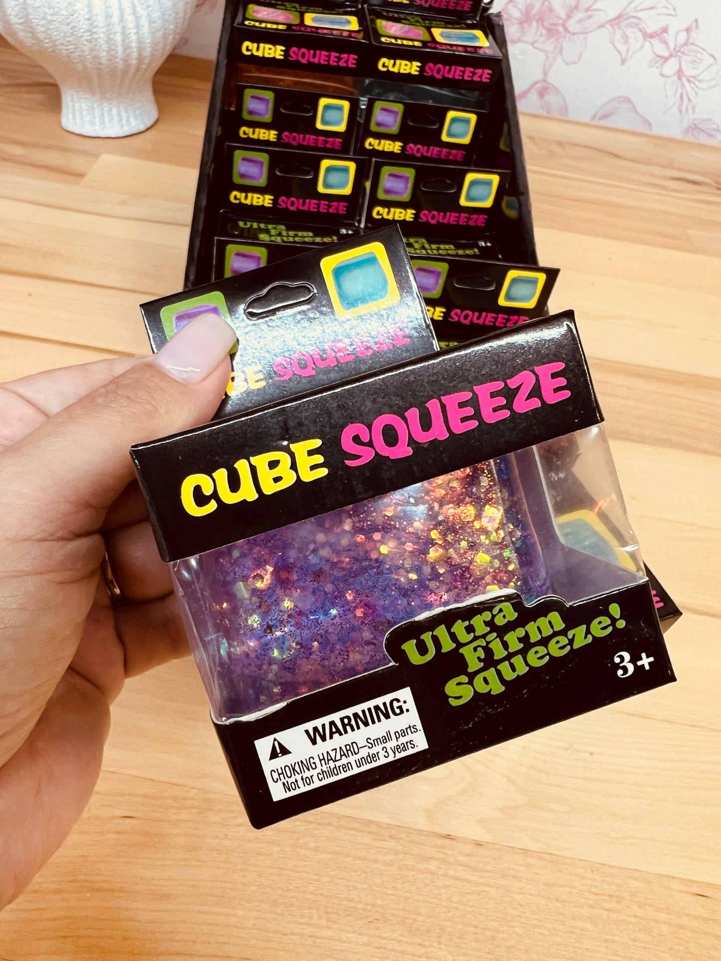 GLITTER CUBE SQUISHY TOY