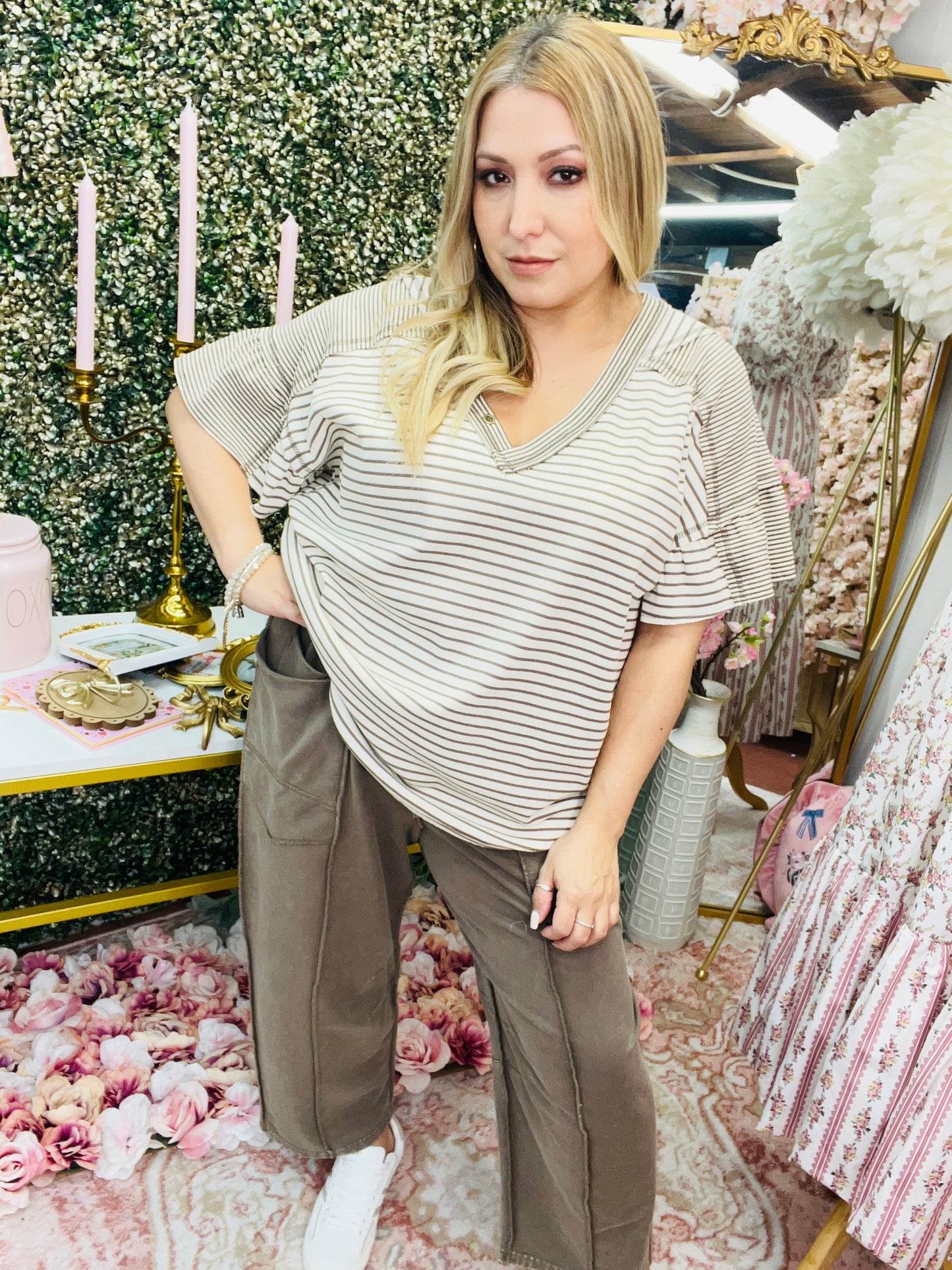 STRIPED KNIT V NECK TOP - MOCHA