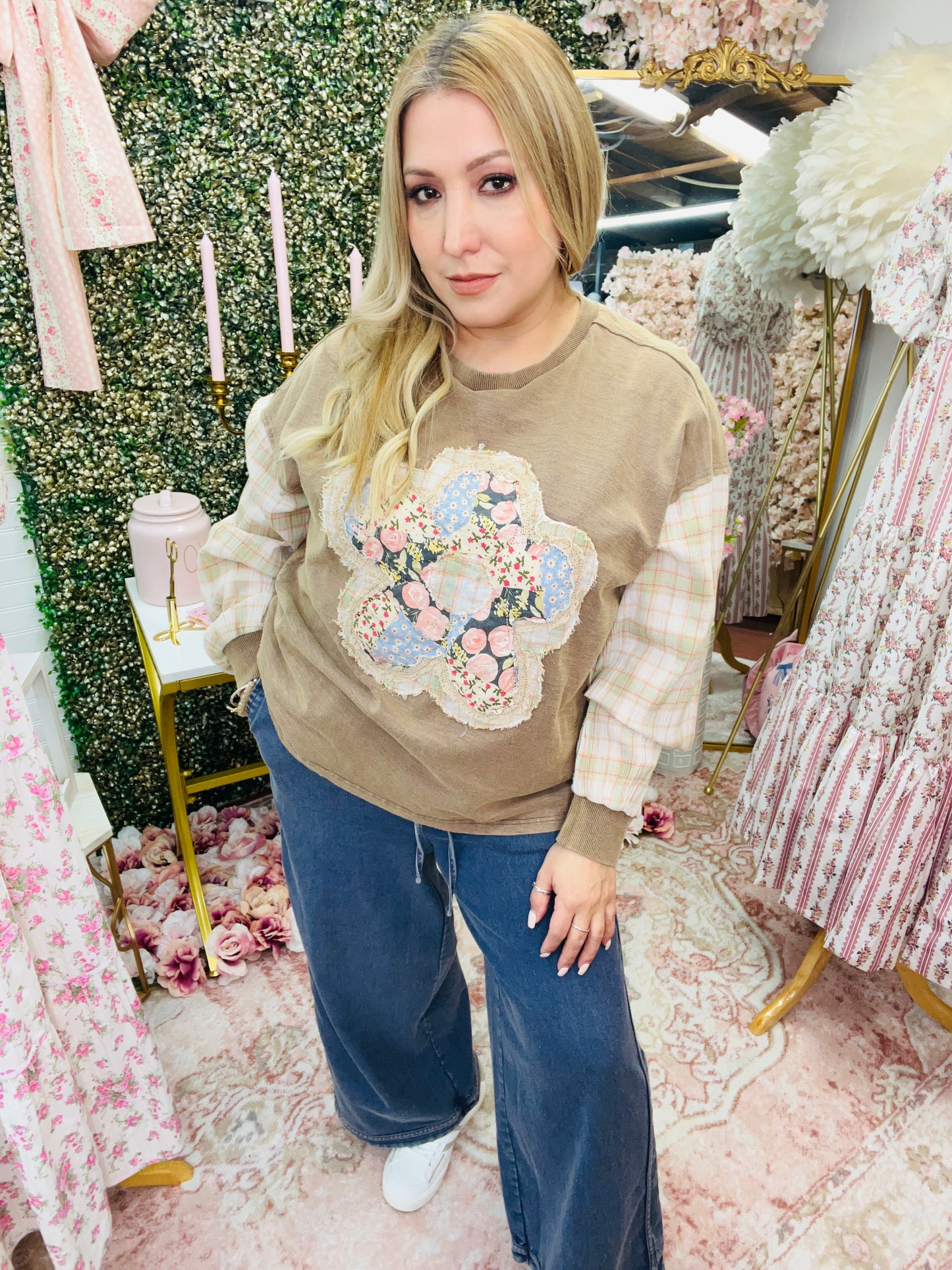 FLOWER PATCH FRONT WASHED COTTON TOP