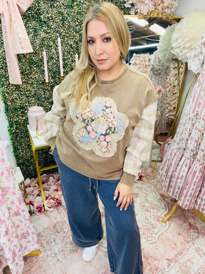 FLOWER PATCH FRONT WASHED COTTON TOP