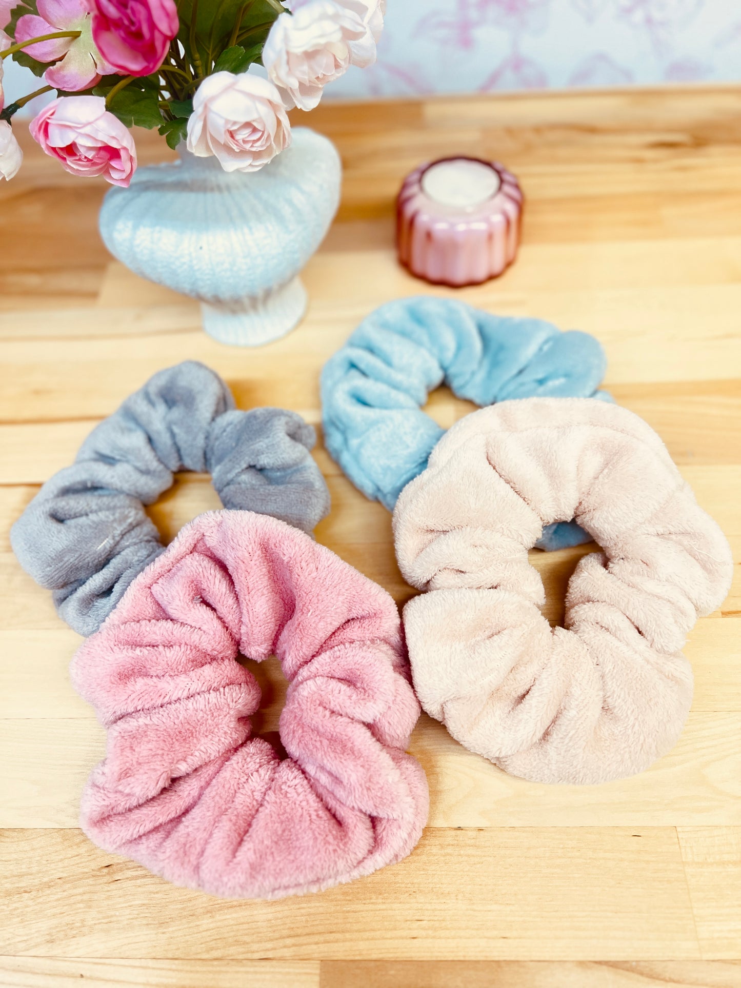 4 FLUFFY SPA LIKE SCRUNCHIES