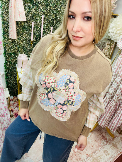 FLOWER PATCH FRONT WASHED COTTON TOP