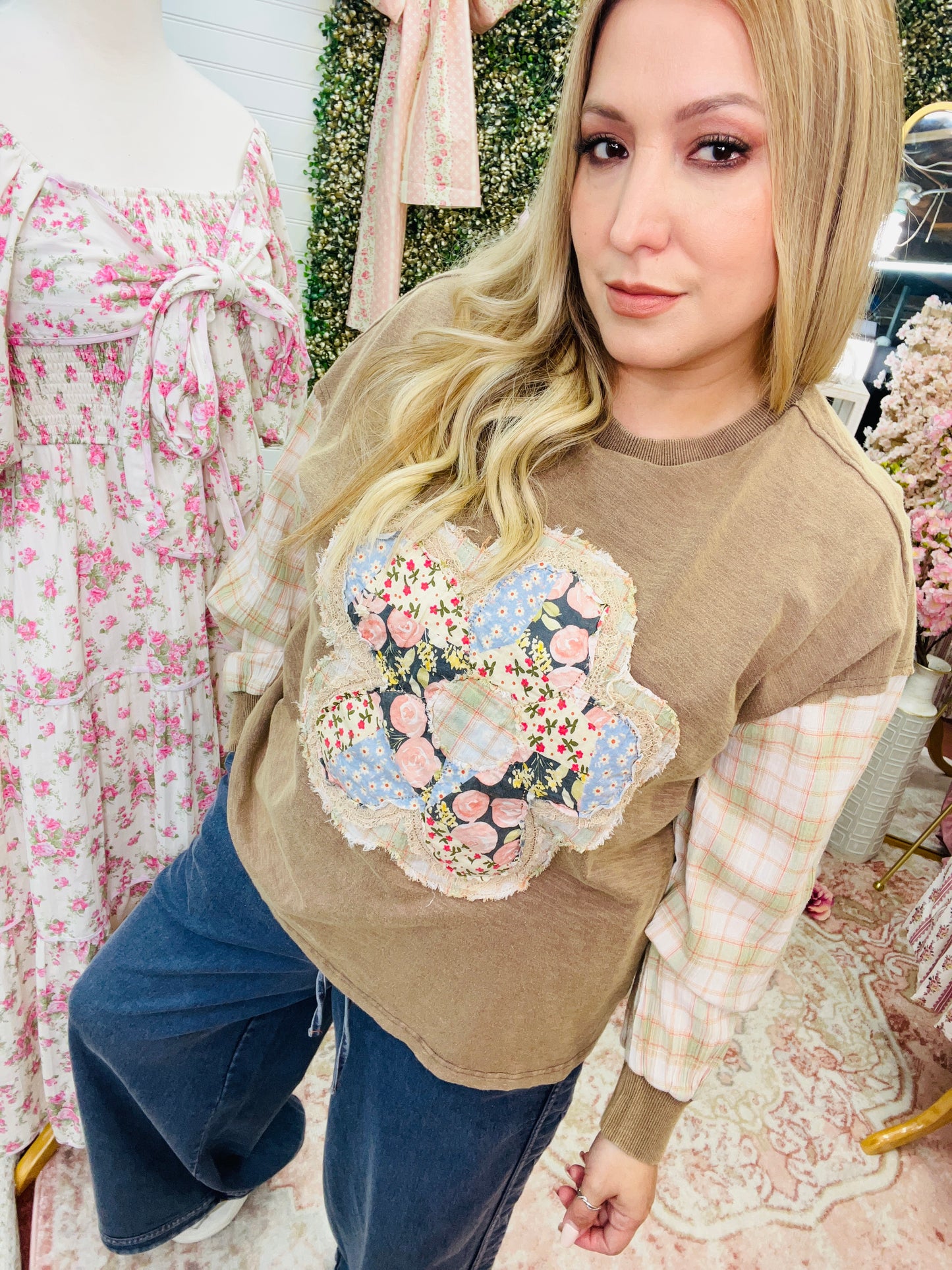 FLOWER PATCH FRONT WASHED COTTON TOP