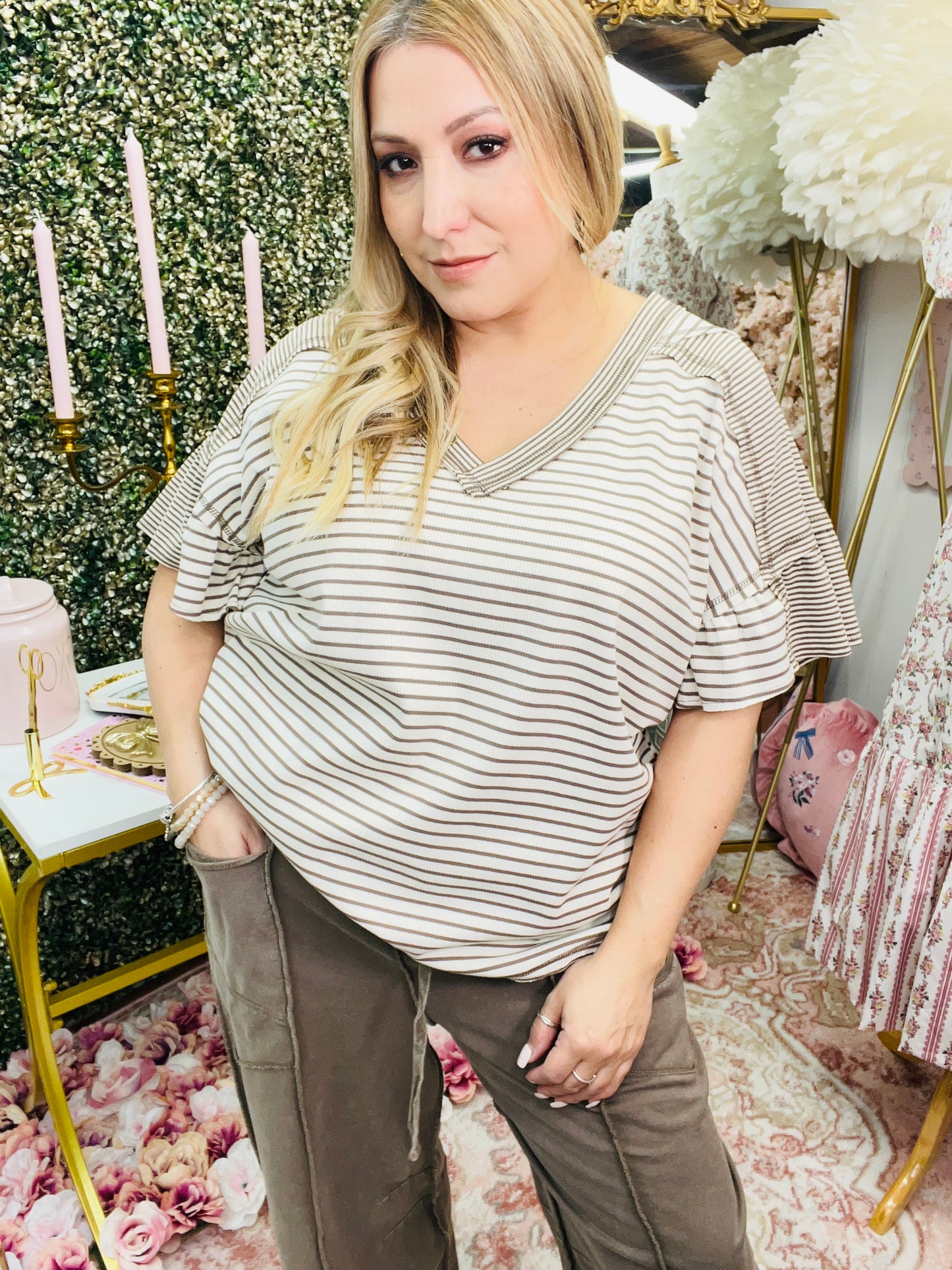 STRIPED KNIT V NECK TOP - MOCHA