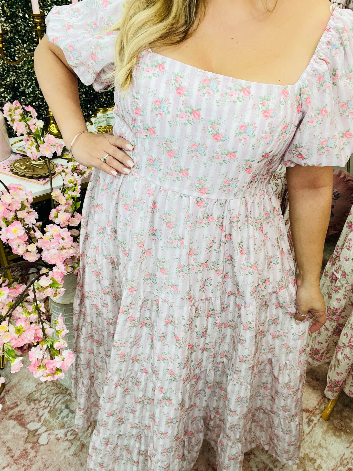 FLORAL PRINTED W/BOW BACK TIE DETAIL MIDI DRESS