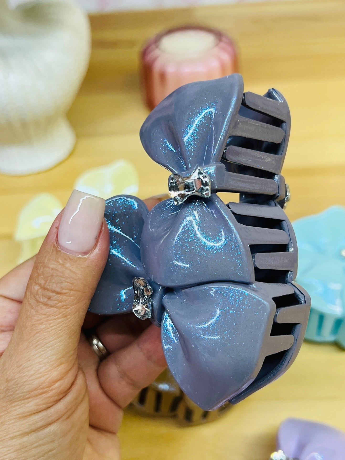BOW CLIP
