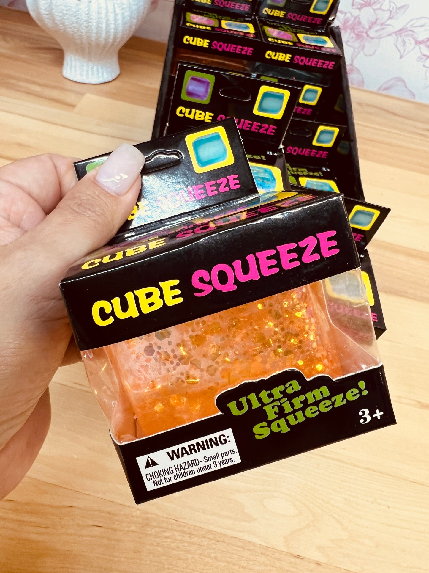 GLITTER CUBE SQUISHY TOY