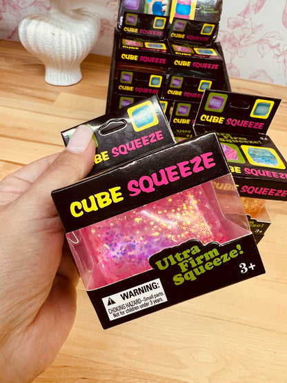 GLITTER CUBE SQUISHY TOY