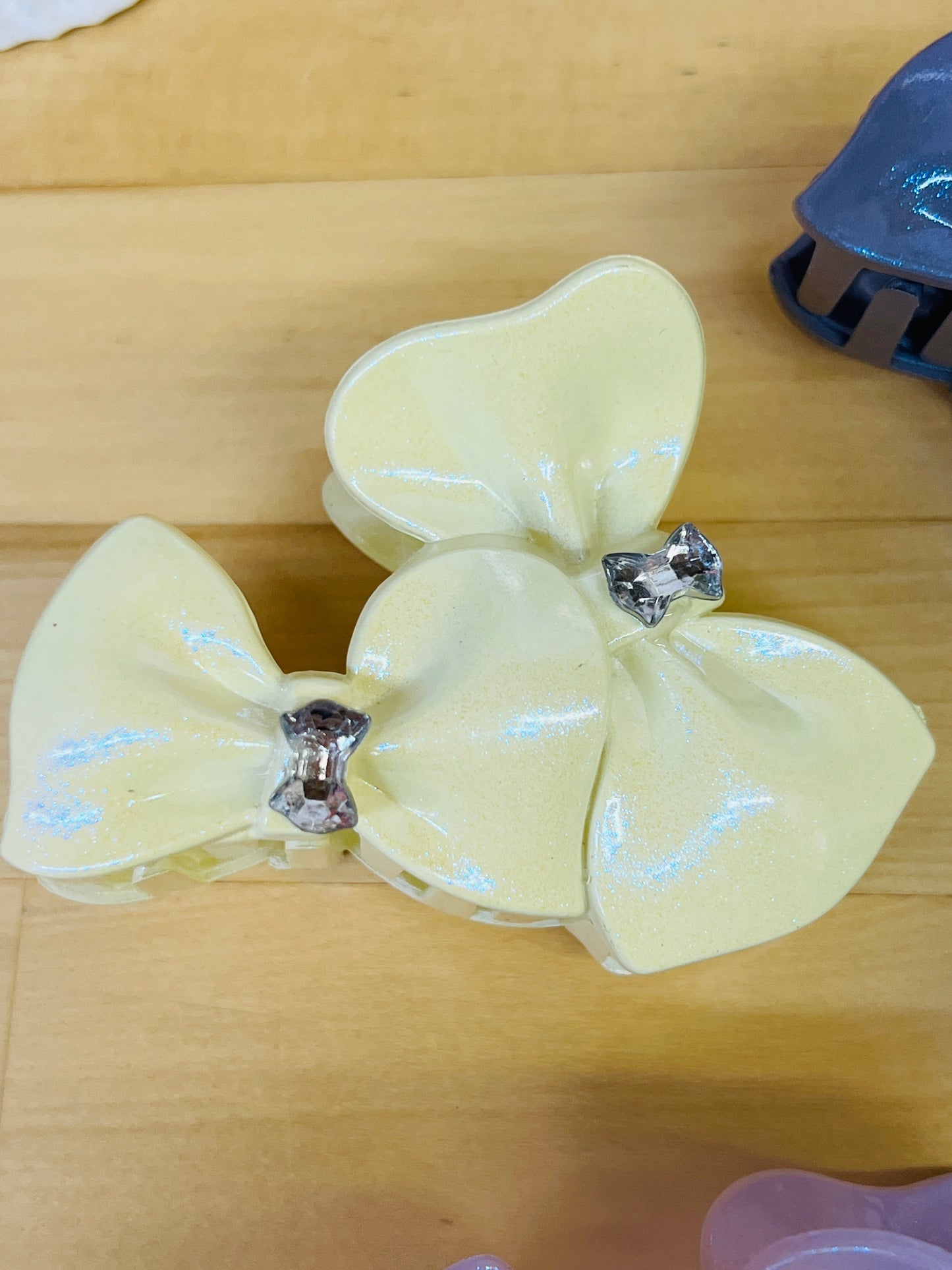 BOW CLIP