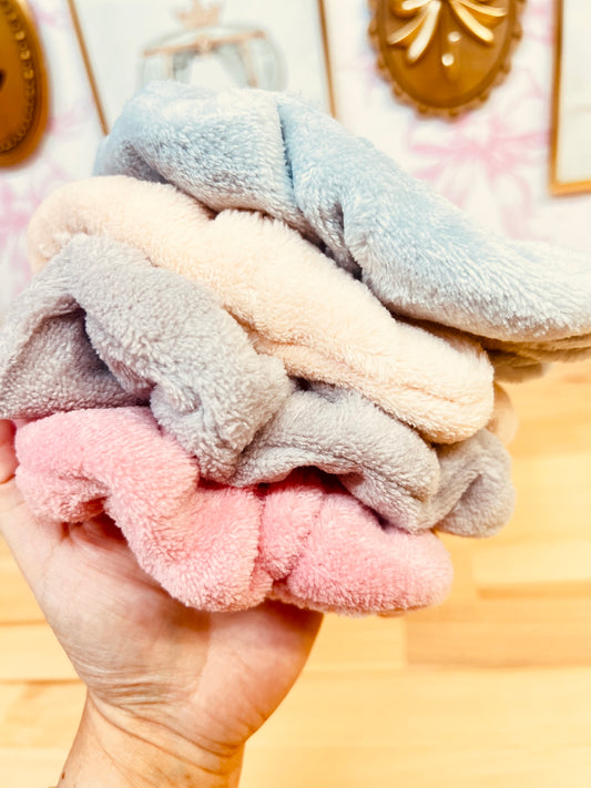 4 FLUFFY SPA LIKE SCRUNCHIES