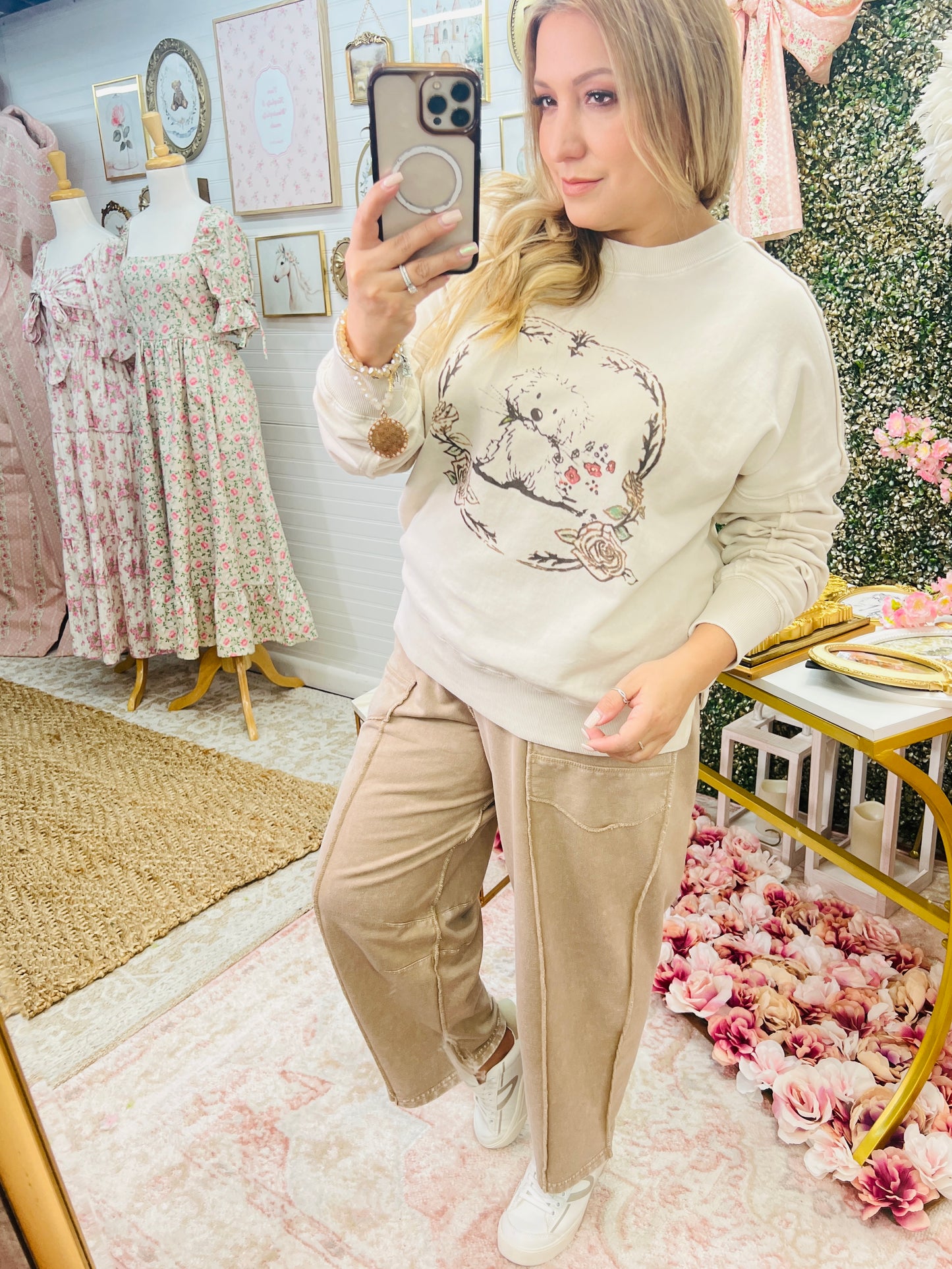 PUPPY GRAPHIC WASHED TERRY PULLOVER