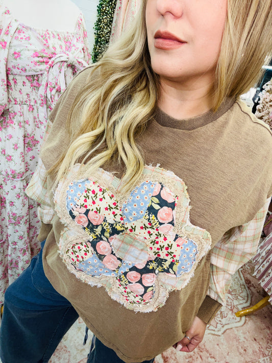FLOWER PATCH FRONT WASHED COTTON TOP
