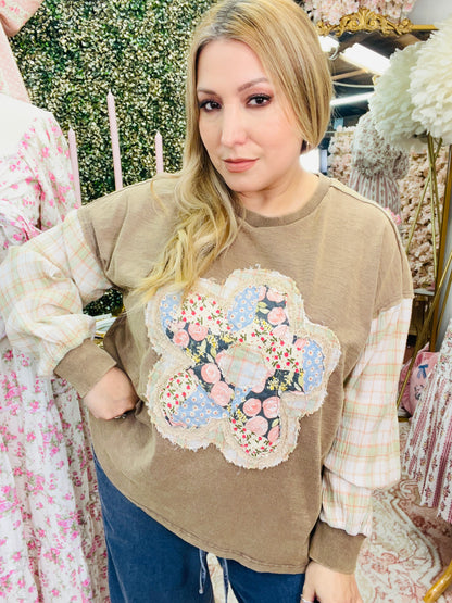 FLOWER PATCH FRONT WASHED COTTON TOP