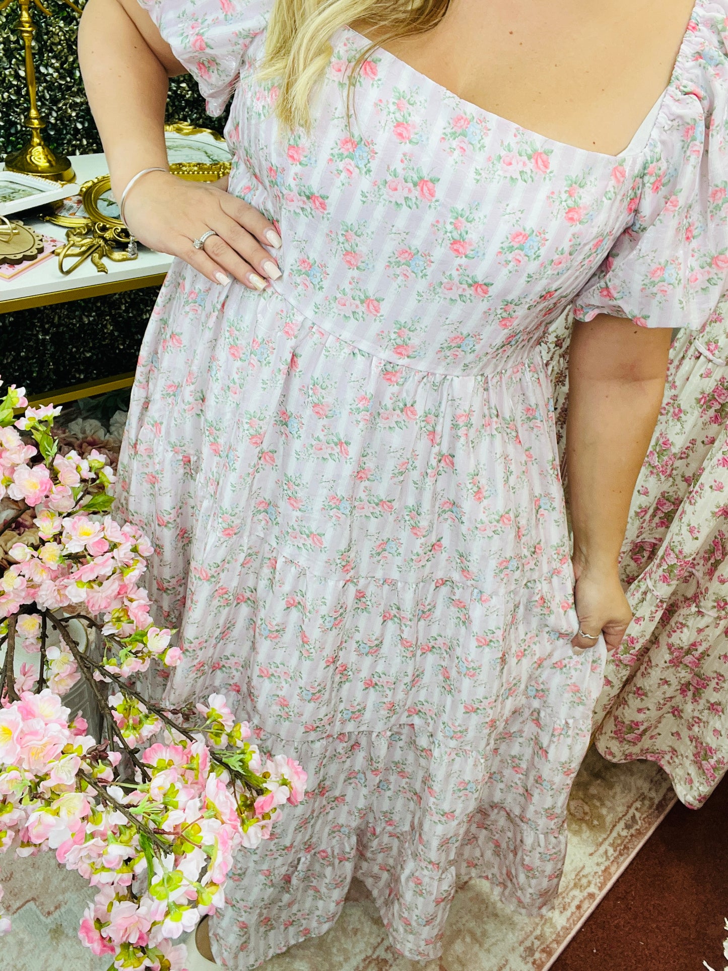 FLORAL PRINTED W/BOW BACK TIE DETAIL MIDI DRESS