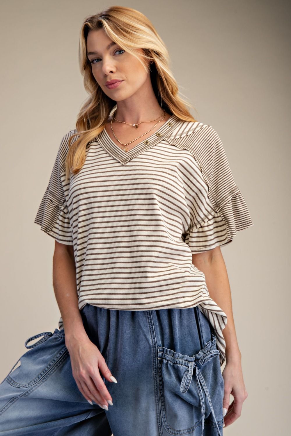 STRIPED KNIT V NECK TOP - MOCHA